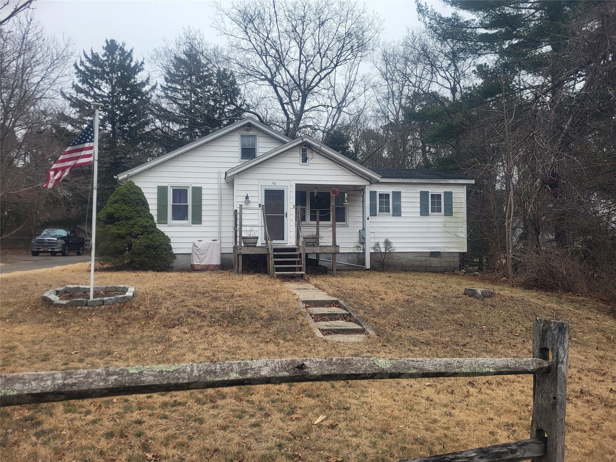 42 Glider Avenue, Riverhead, New York image 1
