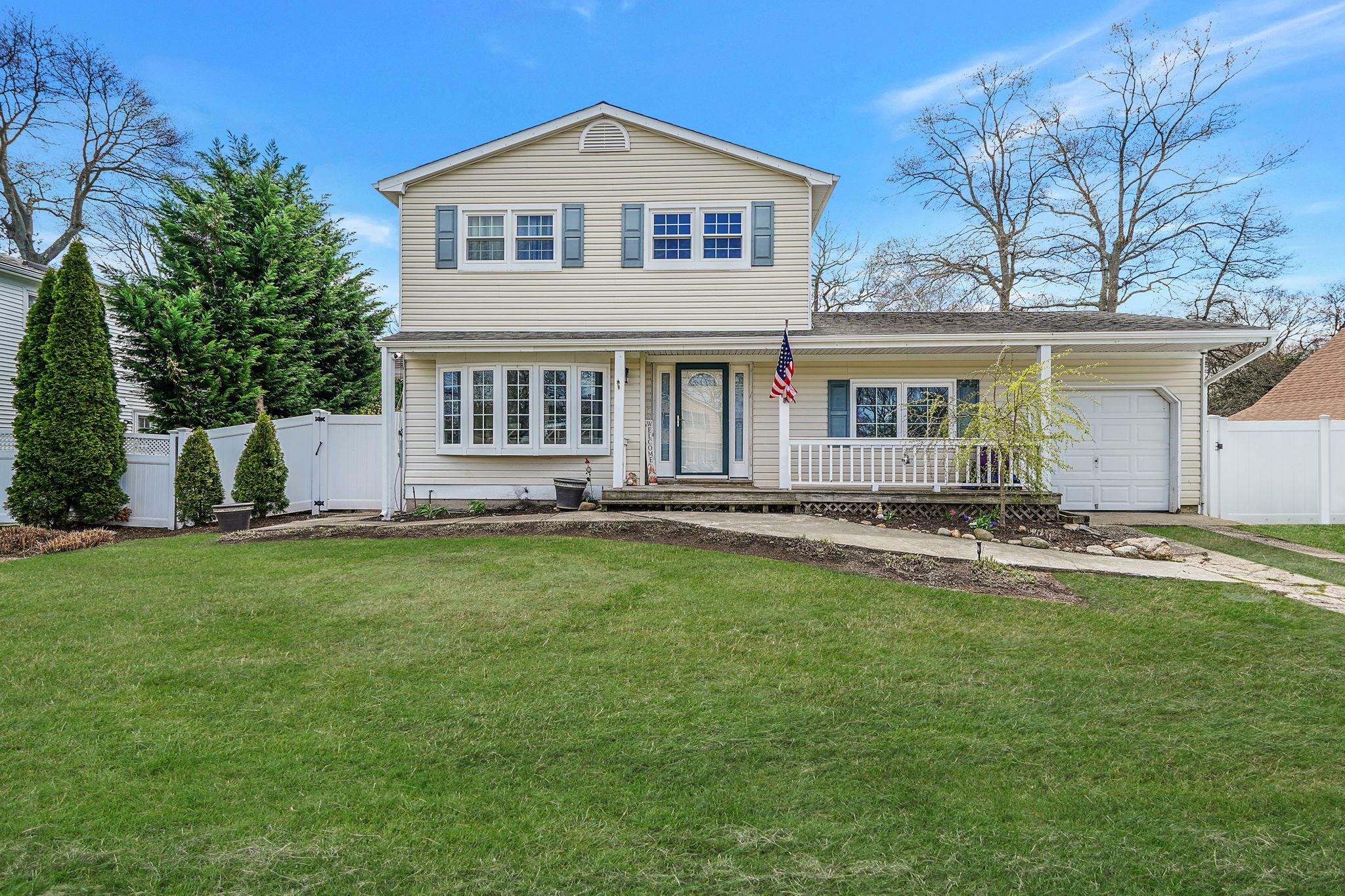 62 Birch Street, Lake Grove, New York image 1