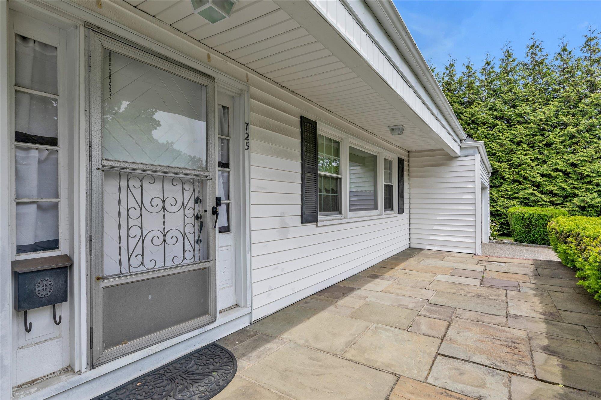 725 Clinton Street, Westbury, New York image 2