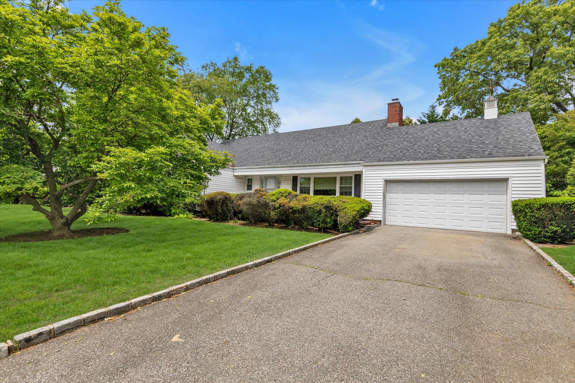 725 Clinton Street, Westbury, New York image 22