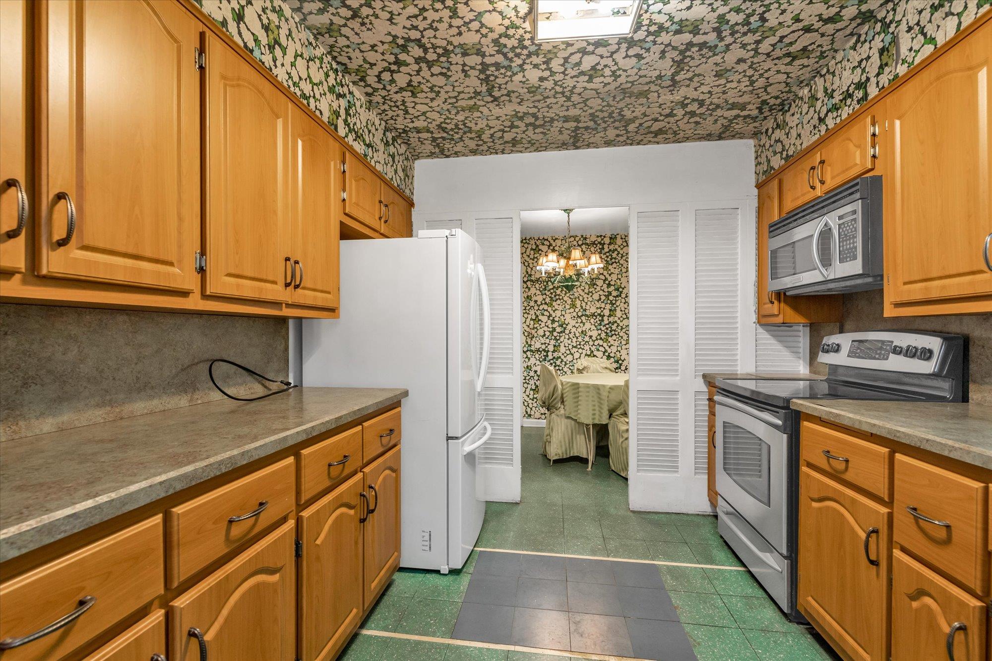 725 Clinton Street, Westbury, New York image 6