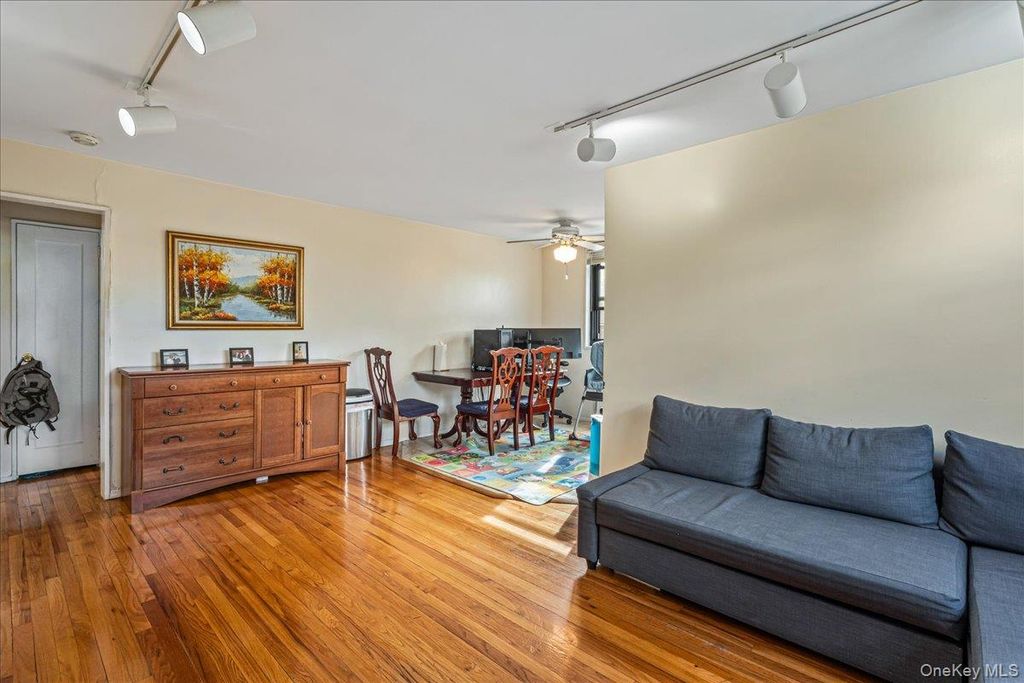 Photo of 160-10 Cross Island Parkway #6-178, Whitestone, NY 11357 (MLS # 991470)