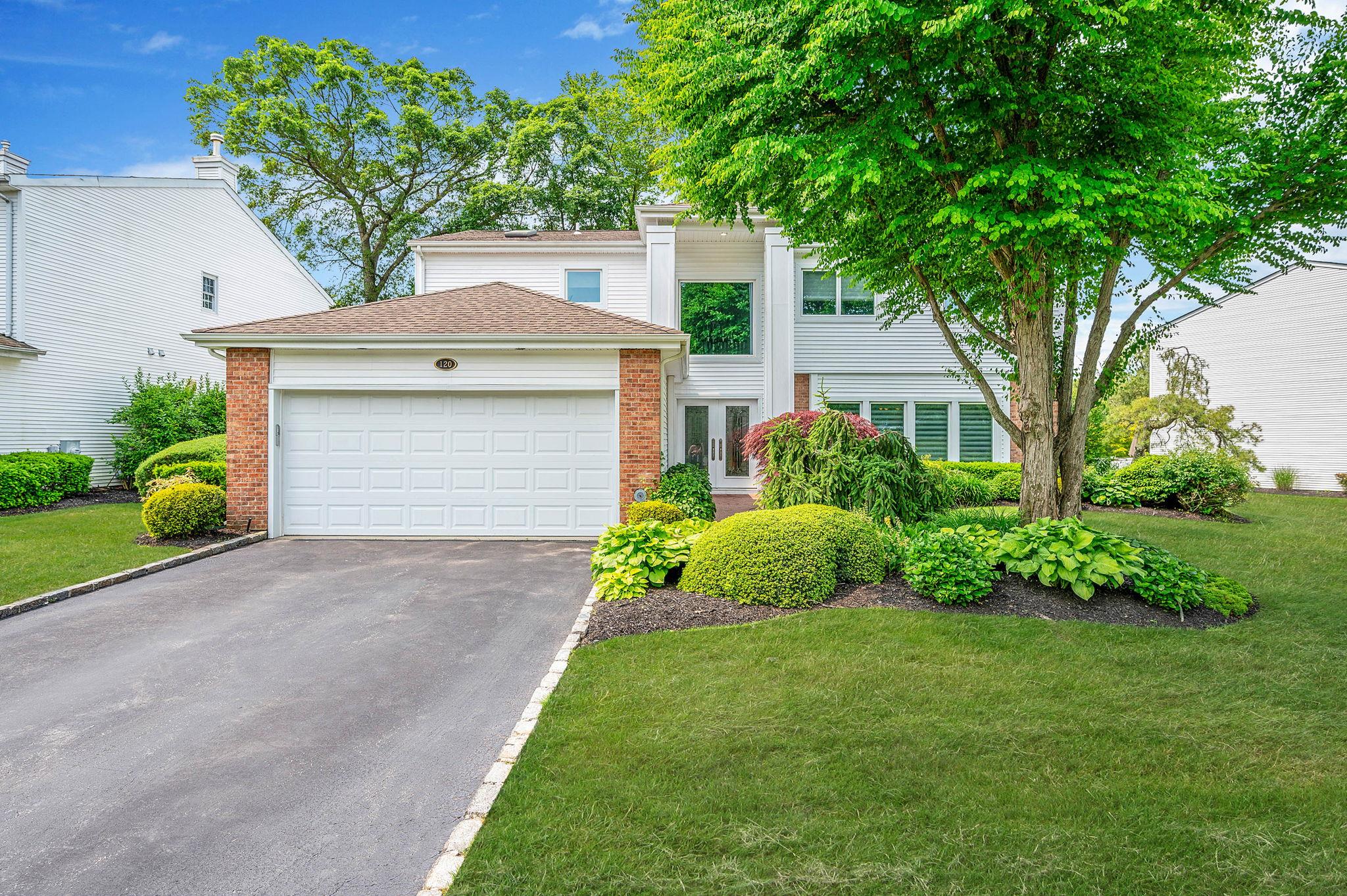 Fairway View Drive 120, Commack, Hamptons, NY - 4 Bedrooms  
3 Bathrooms - 