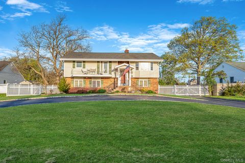 Homes For Sale - 146 Awixa Avenue<br/> Bay Shore, NY 11706