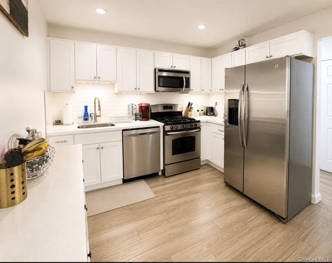 Condo For Sale - 396 Country Club Lane<br/> Pomona, NY 10970