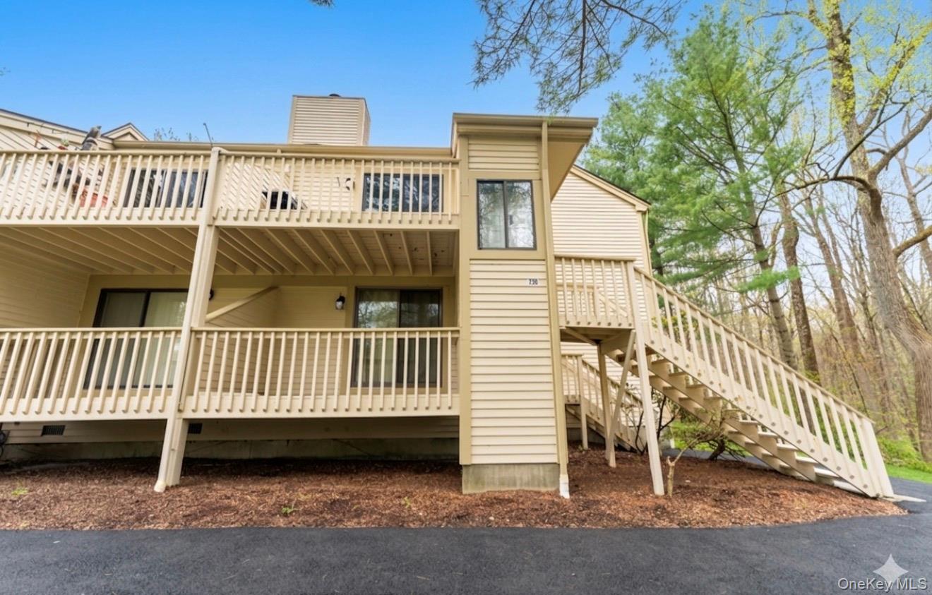 239 Deer Hill Road S