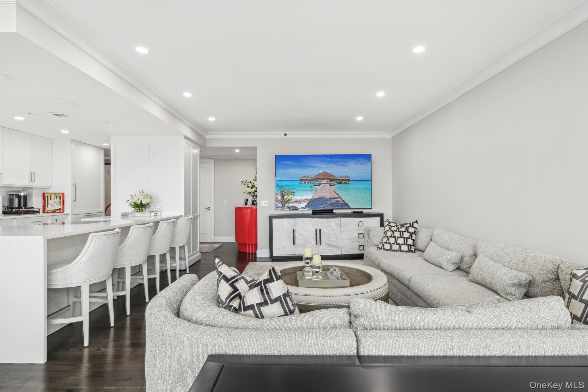 100 Hilton Avenue 901