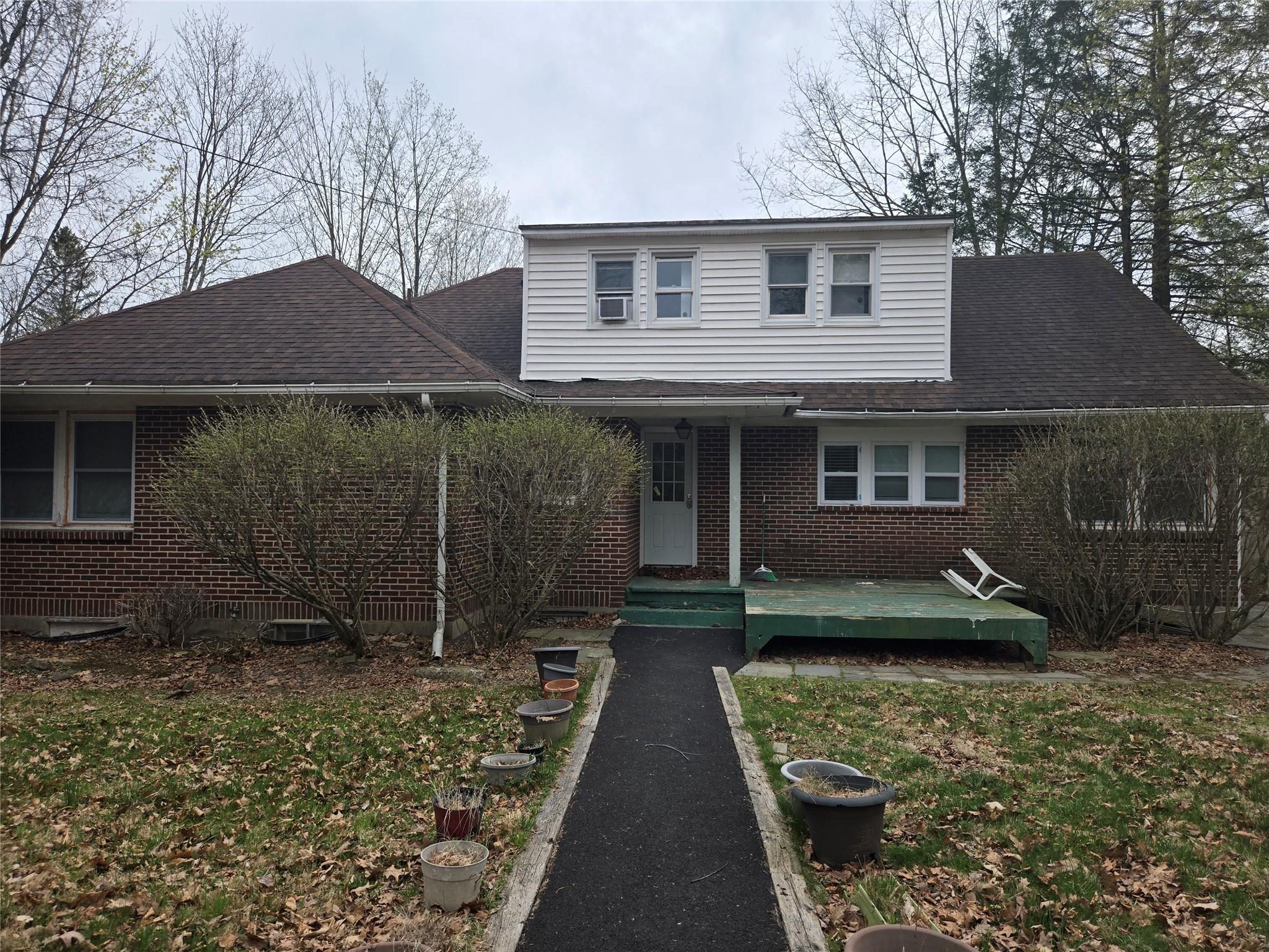 Highland Drive, South Fallsburg, New York - 4 Bedrooms  
3 Bathrooms  
7 Rooms - 
