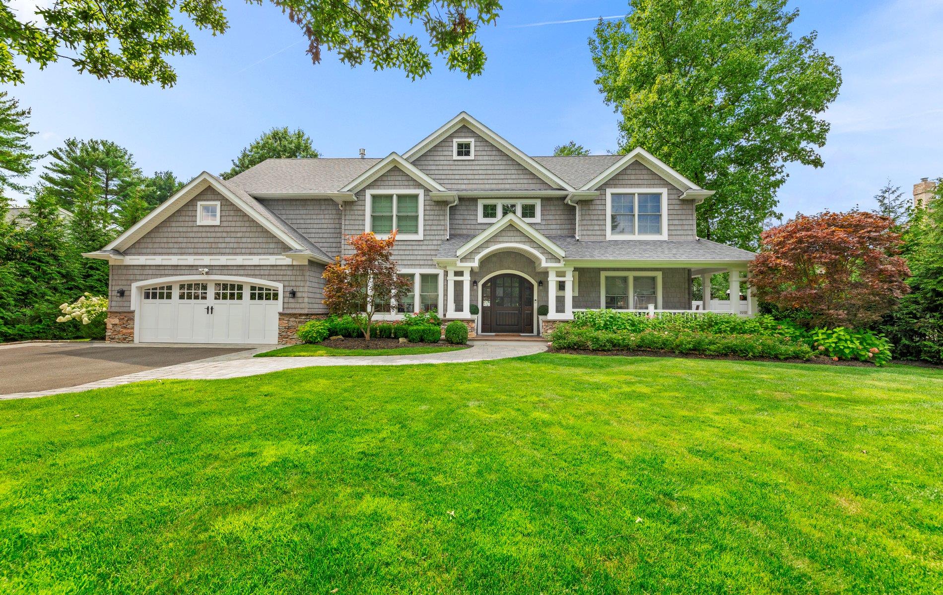 15 Wagamon Drive, Woodbury, New York image 1
