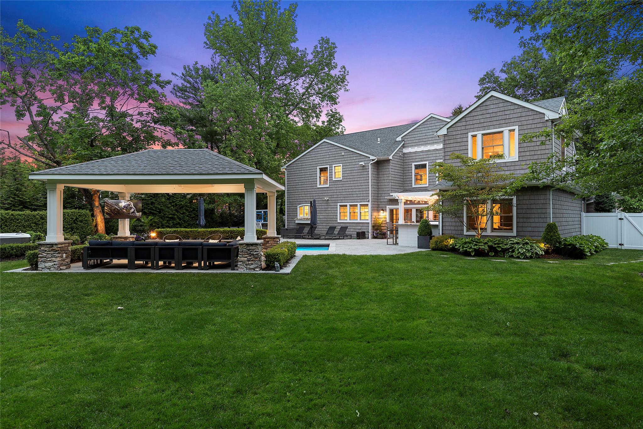 15 Wagamon Drive, Woodbury, New York image 32