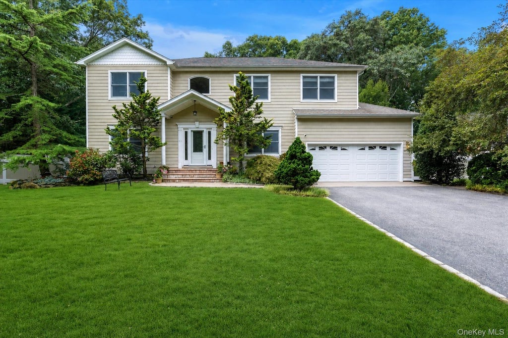 Photo of 25 Pashen Place, Dix Hills, NY 11746 (MLS # 1064256)