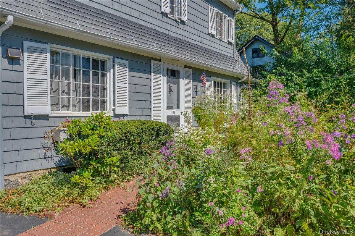 686 Forest Avenue
