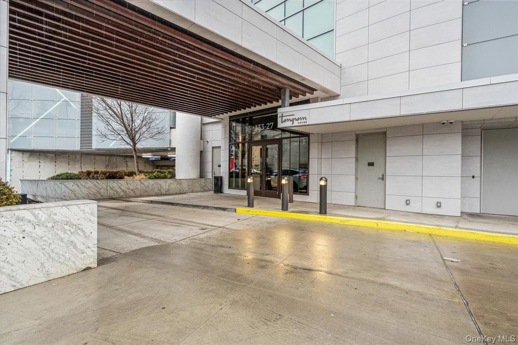 Photo of 133-36 37th Avenue #5E, Flushing, NY 11354 (MLS # 952282)