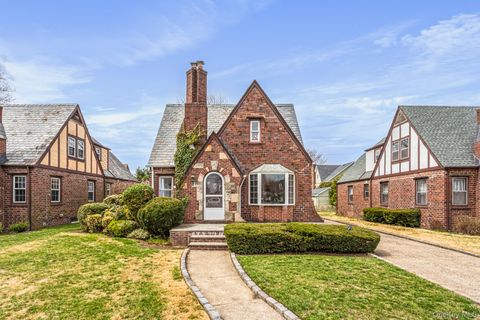 Homes For Sale - 112 New Hyde Park Road<br/> Nassau County, Garden City, NY 11530