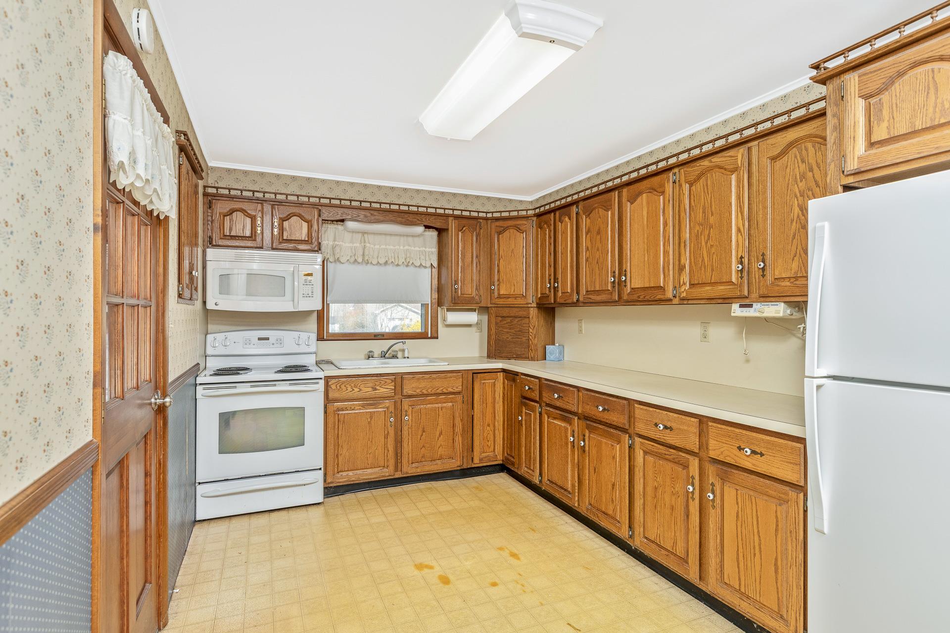 13 Tuttle Avenue, Eastport, New York image 8