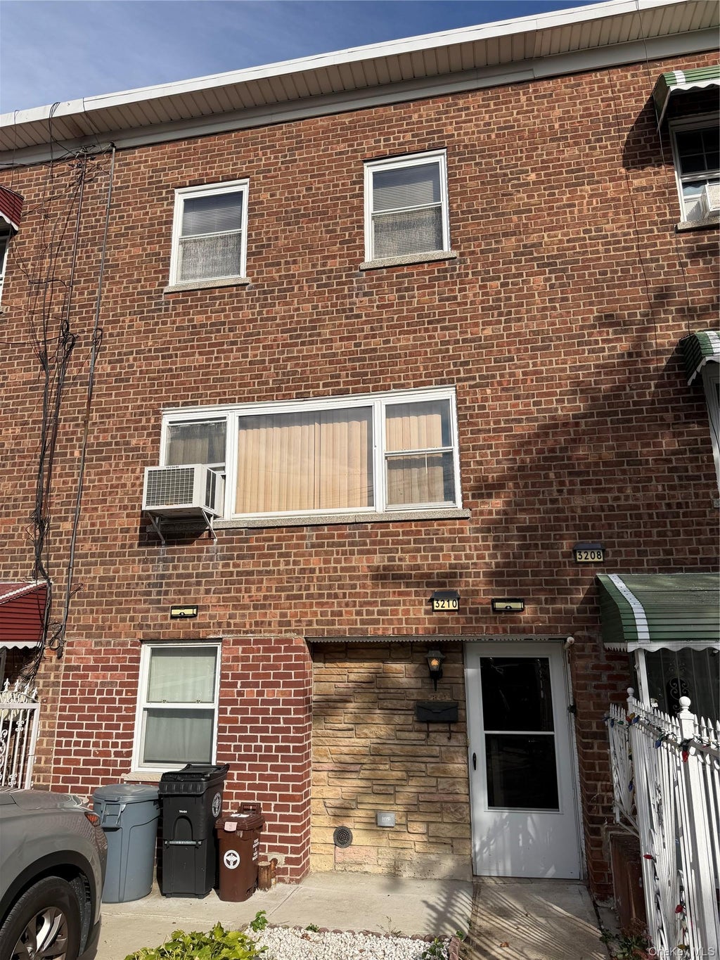 Photo of 3210 Tenbroeck Avenue, Bronx, NY 10469 (MLS # 1054643)