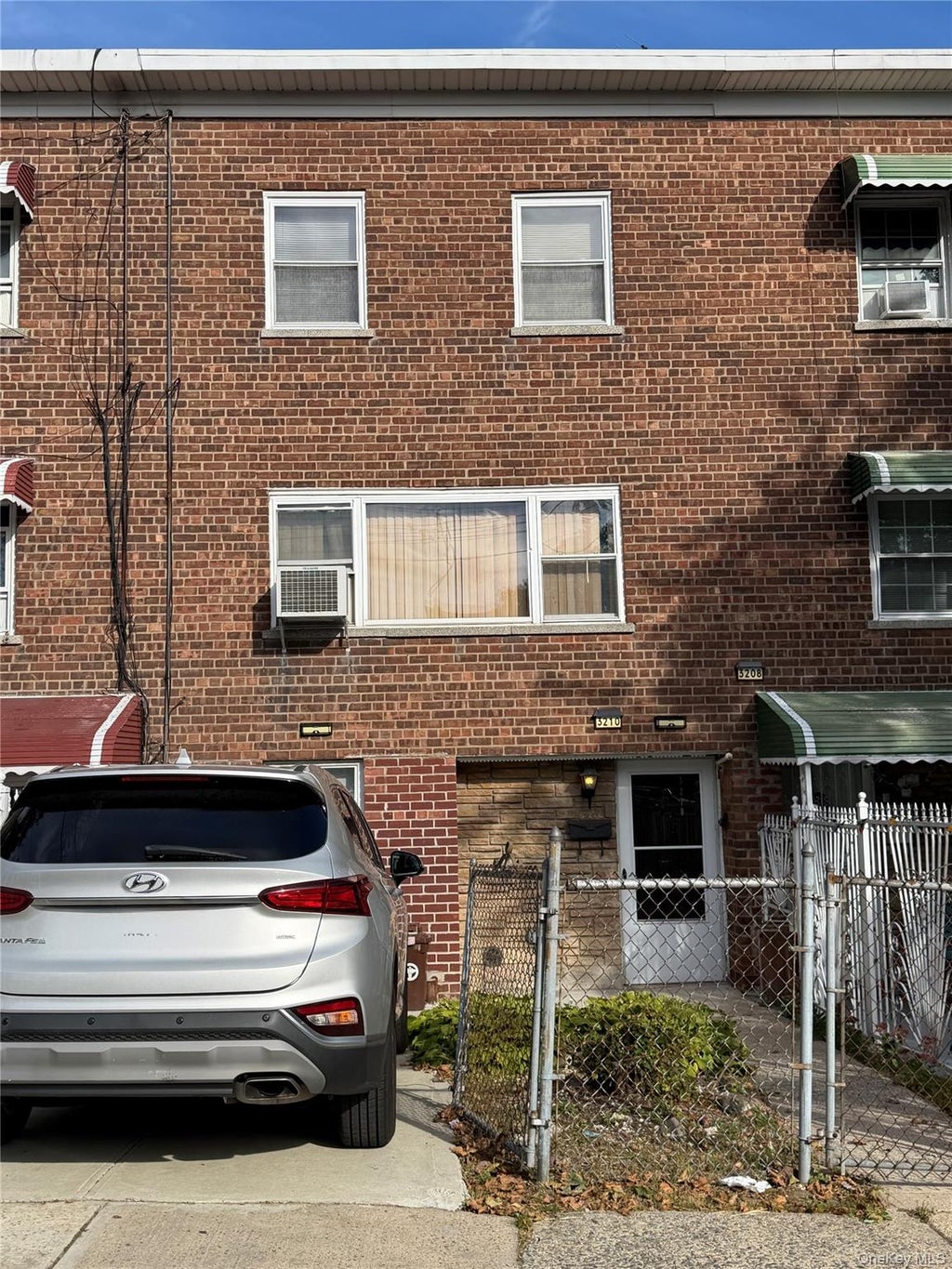 Photo of 3210 Tenbroeck Avenue, Bronx, NY 10469 (MLS # 1054643)