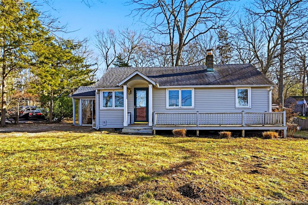 Photo of 875 Oak Avenue, Southold, NY 11971 (MLS # 951212)
