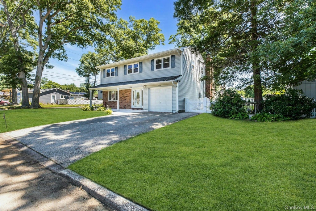 Photo of 258 Lafayette Road, West Babylon, NY 11704 (MLS # 1029206)