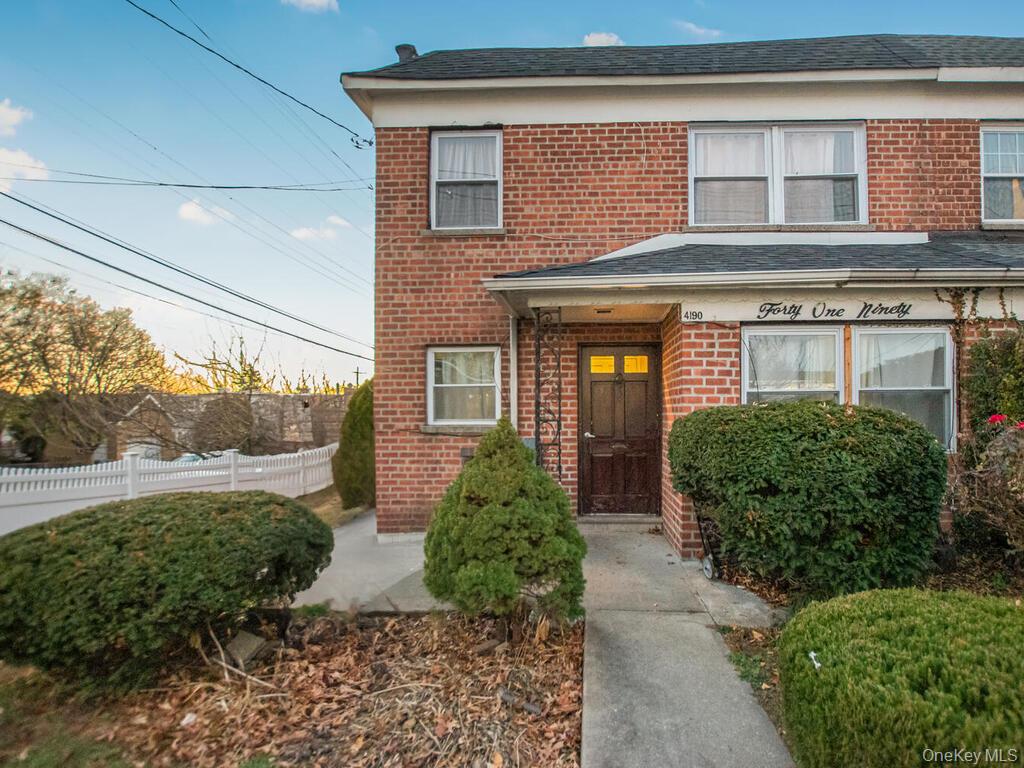 4190 E Tremont Avenue