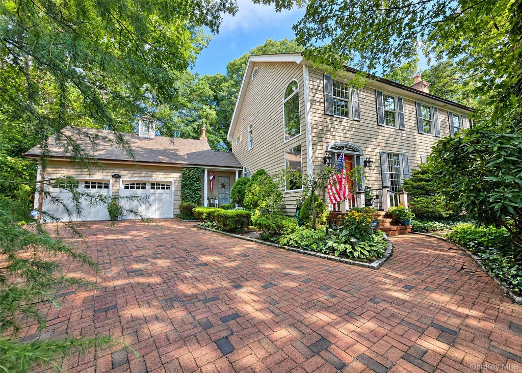 Photo of 259 Astor Drive, Sayville, NY 11782 (MLS # 1041895)