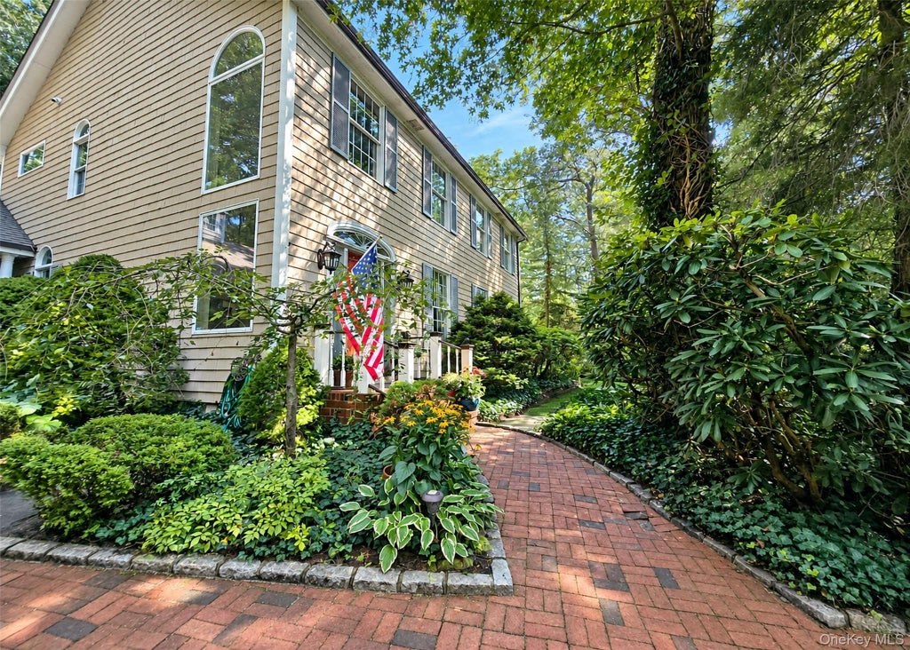 Photo of 259 Astor Drive, Sayville, NY 11782 (MLS # 1041895)