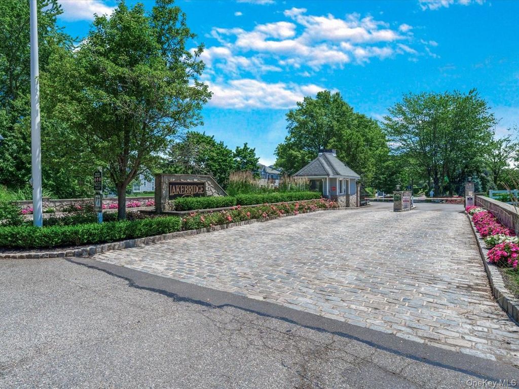 Photo of 34 Lakebridge Drive S, Kings Park, NY 11754 (MLS # 970789)