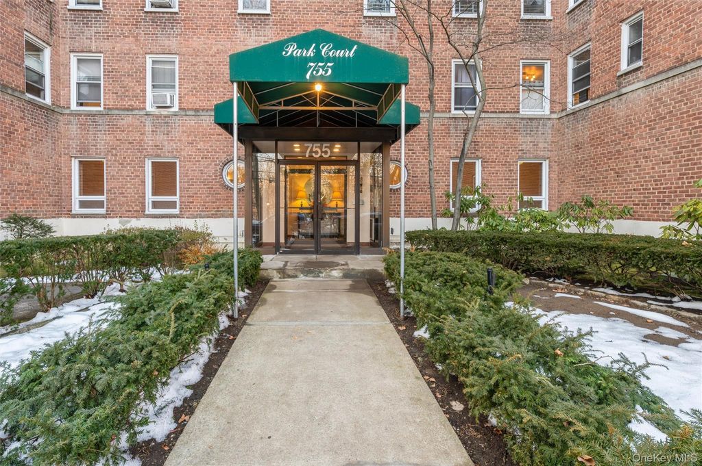 Photo of 755 Bronx River Road #1C, Bronxville, NY 10708 (MLS # 964088)