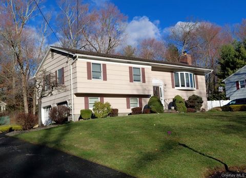 Homes For Sale - 557 Babbling Brook Lane<br/> Valley Cottage, NY 10989