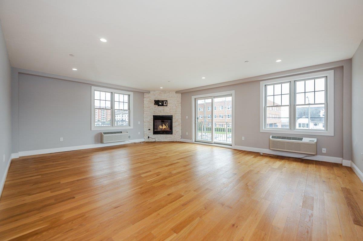661 W Broadway #202, Long Beach, New York image 4