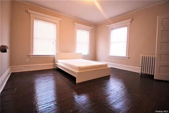 104 Sickles Ave