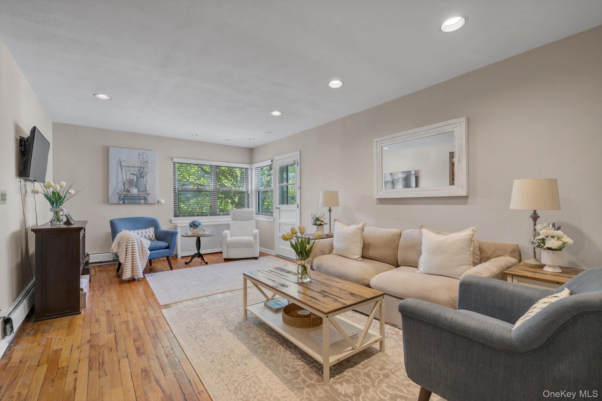 1195 E Broadway L23