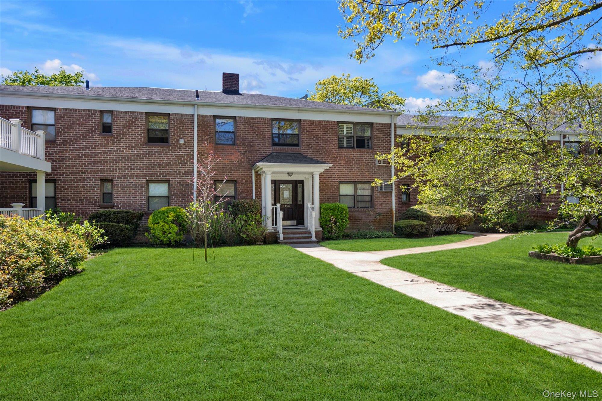 1195 E Broadway L23