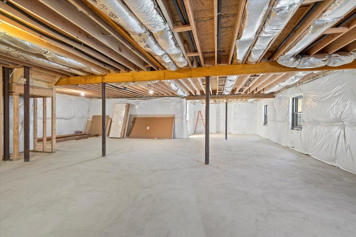 Huntington, New York 11746, United States, 4 Bedrooms Bedrooms, ,3 BathroomsBathrooms,Residential,Active,86865