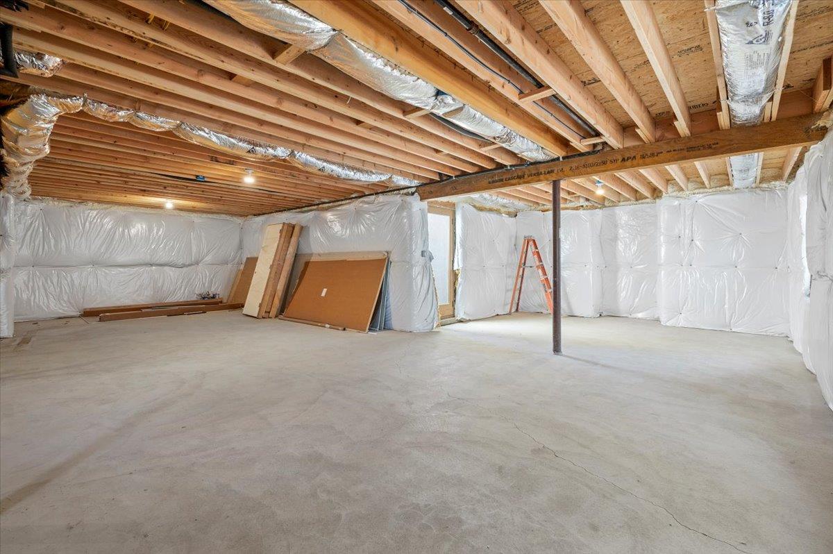 Huntington, New York 11746, United States, 4 Bedrooms Bedrooms, ,3 BathroomsBathrooms,Residential,Active,86865