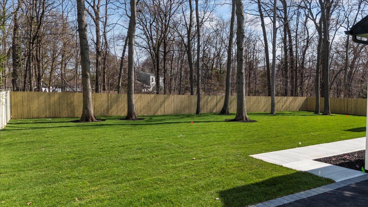 Huntington, New York 11746, United States, 4 Bedrooms Bedrooms, ,3 BathroomsBathrooms,Residential,Active,86865