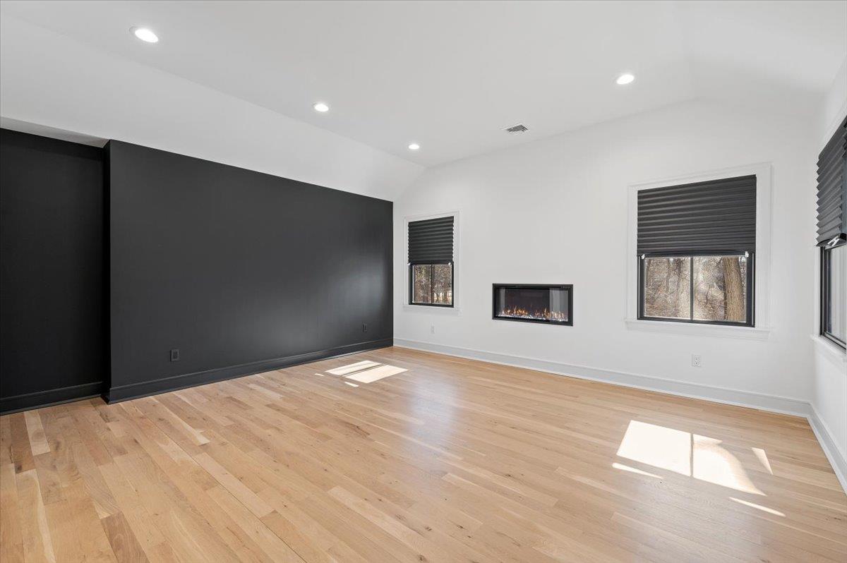 Huntington, New York 11746, United States, 4 Bedrooms Bedrooms, ,3 BathroomsBathrooms,Residential,Active,86865