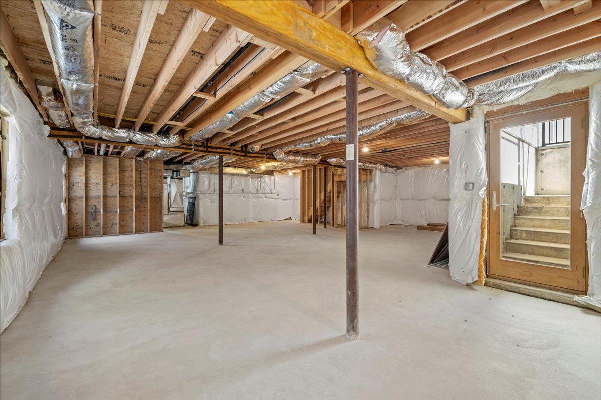 Huntington, New York 11746, United States, 4 Bedrooms Bedrooms, ,3 BathroomsBathrooms,Residential,Active,86865