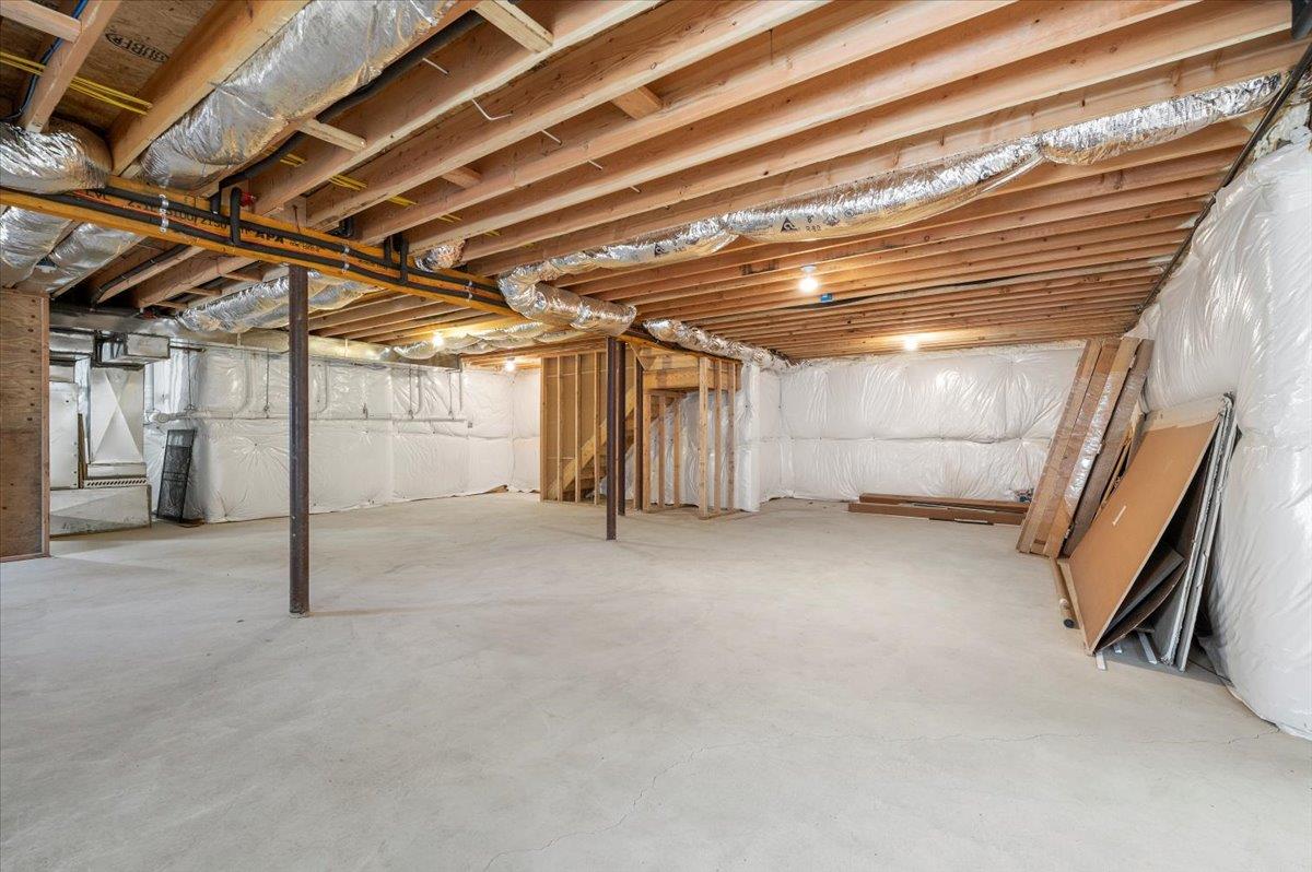 Huntington, New York 11746, United States, 4 Bedrooms Bedrooms, ,3 BathroomsBathrooms,Residential,Active,86865