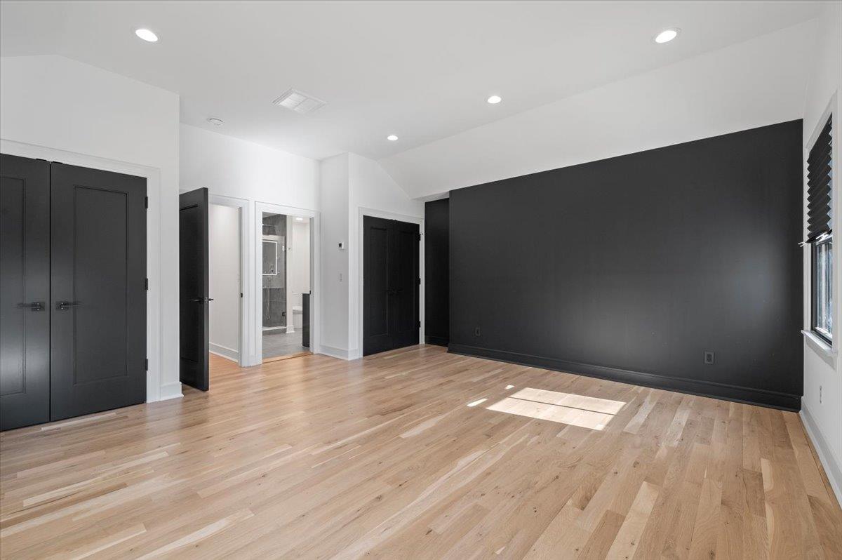 Huntington, New York 11746, United States, 4 Bedrooms Bedrooms, ,3 BathroomsBathrooms,Residential,Active,86865