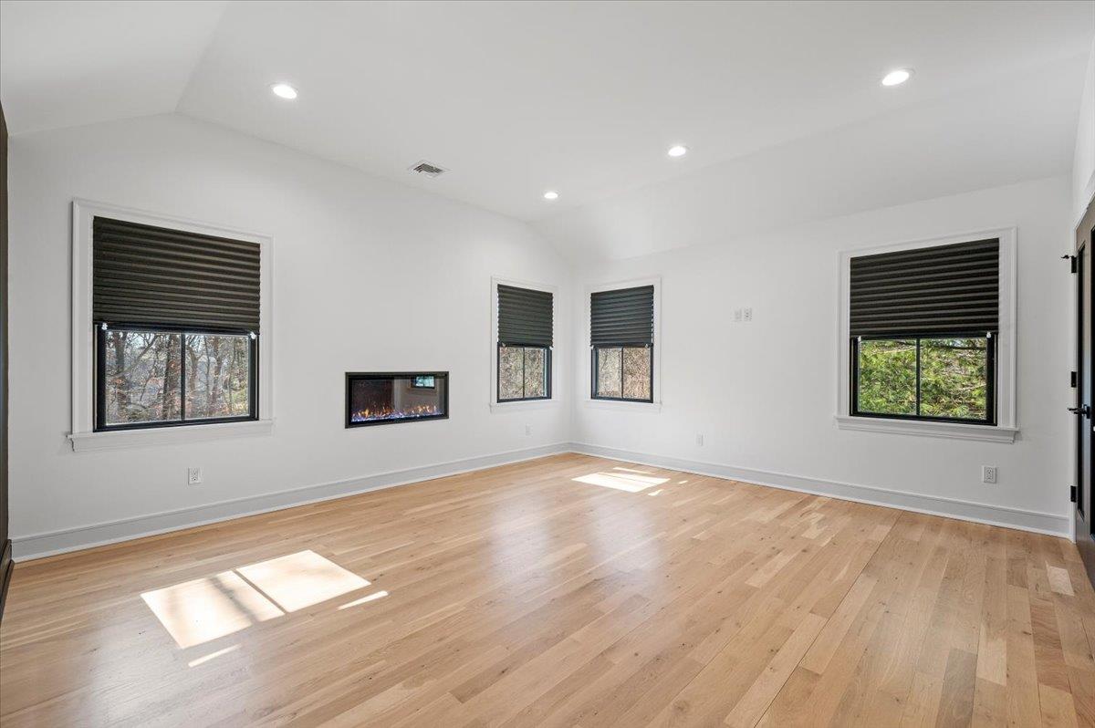 Huntington, New York 11746, United States, 4 Bedrooms Bedrooms, ,3 BathroomsBathrooms,Residential,Active,86865