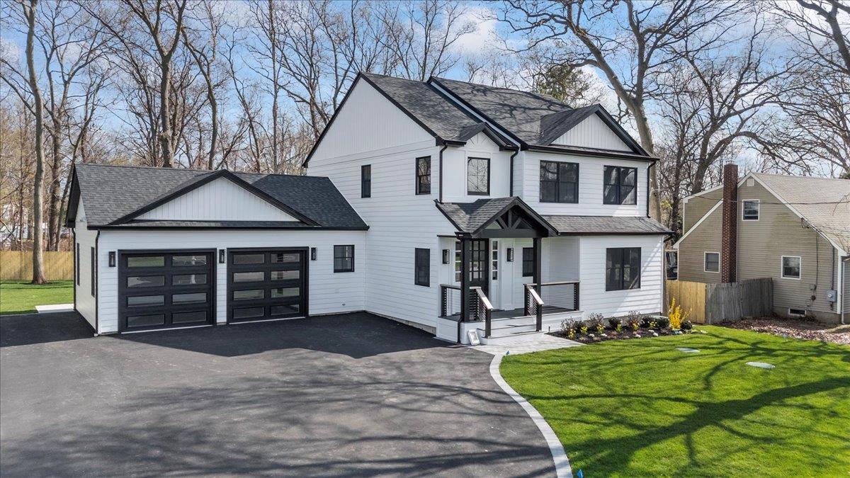 Huntington, New York 11746, United States, 4 Bedrooms Bedrooms, ,3 BathroomsBathrooms,Residential,Active,86865