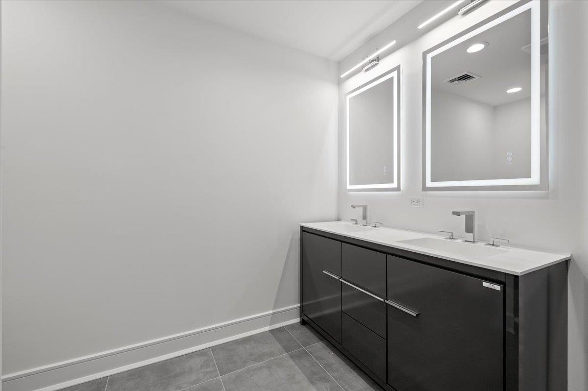 Huntington, New York 11746, United States, 4 Bedrooms Bedrooms, ,3 BathroomsBathrooms,Residential,Active,86865