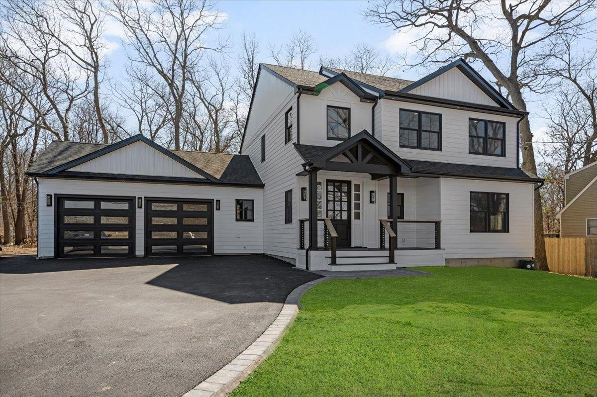 Huntington, New York 11746, United States, 4 Bedrooms Bedrooms, ,3 BathroomsBathrooms,Residential,Active,86865