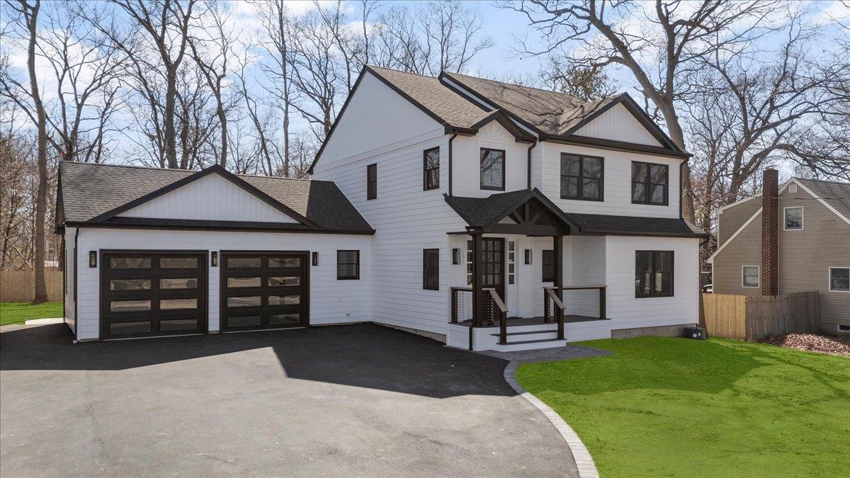 Huntington, New York 11746, United States, 4 Bedrooms Bedrooms, ,3 BathroomsBathrooms,Residential,Active,86865