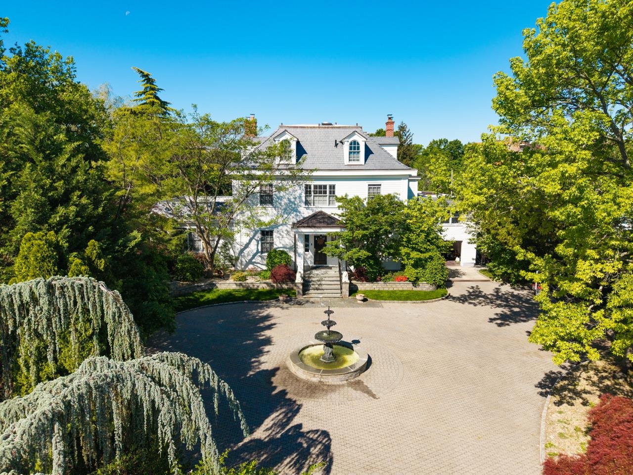 2420 Little Neck Boulevard
