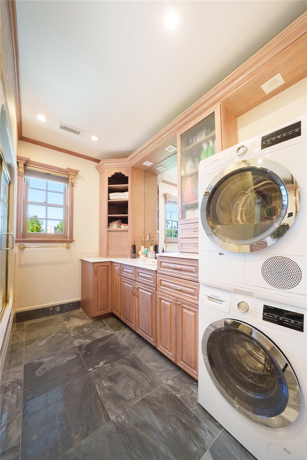 2420 Little Neck Boulevard, Bayside, New York image 21