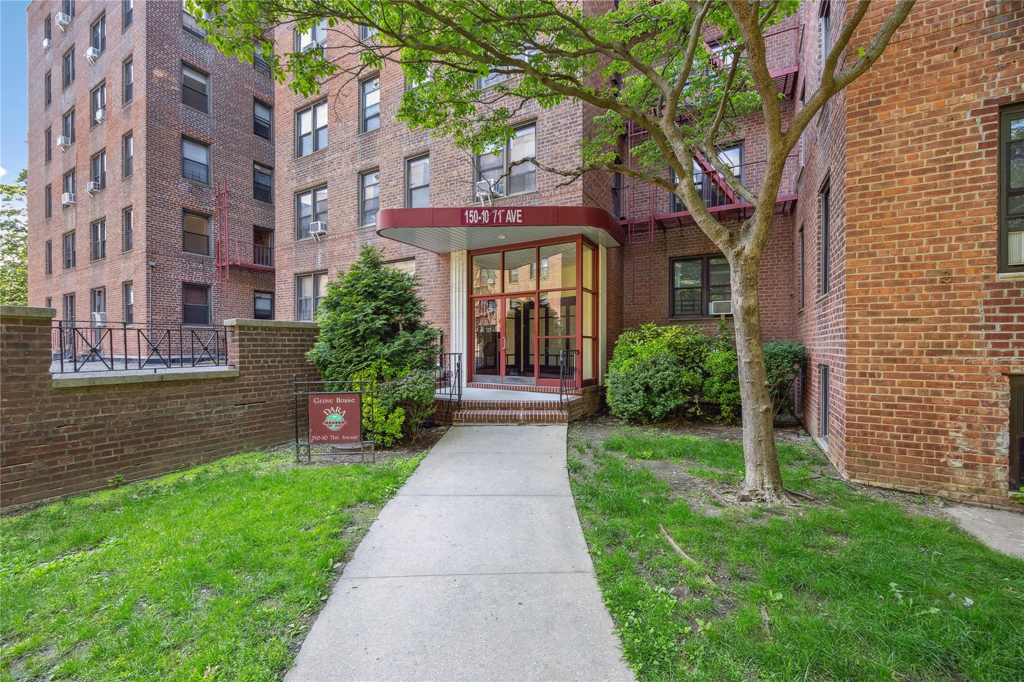 71st Avenue 3L, Flushing, Queens, NY - 1 Bedrooms  
1 Bathrooms  
4 Rooms - 