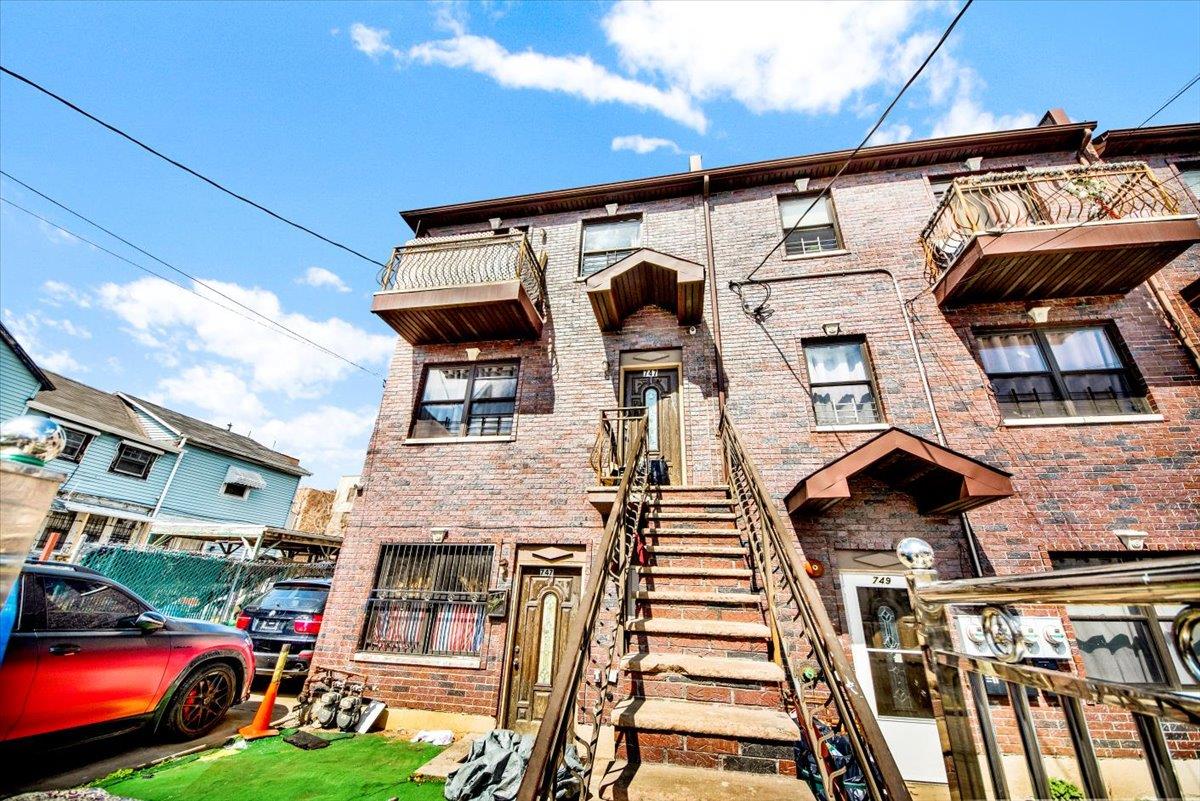 Property for Sale at E 220th Street, Bronx, New York - Bedrooms: 8 
Bathrooms: 5  - $949,000