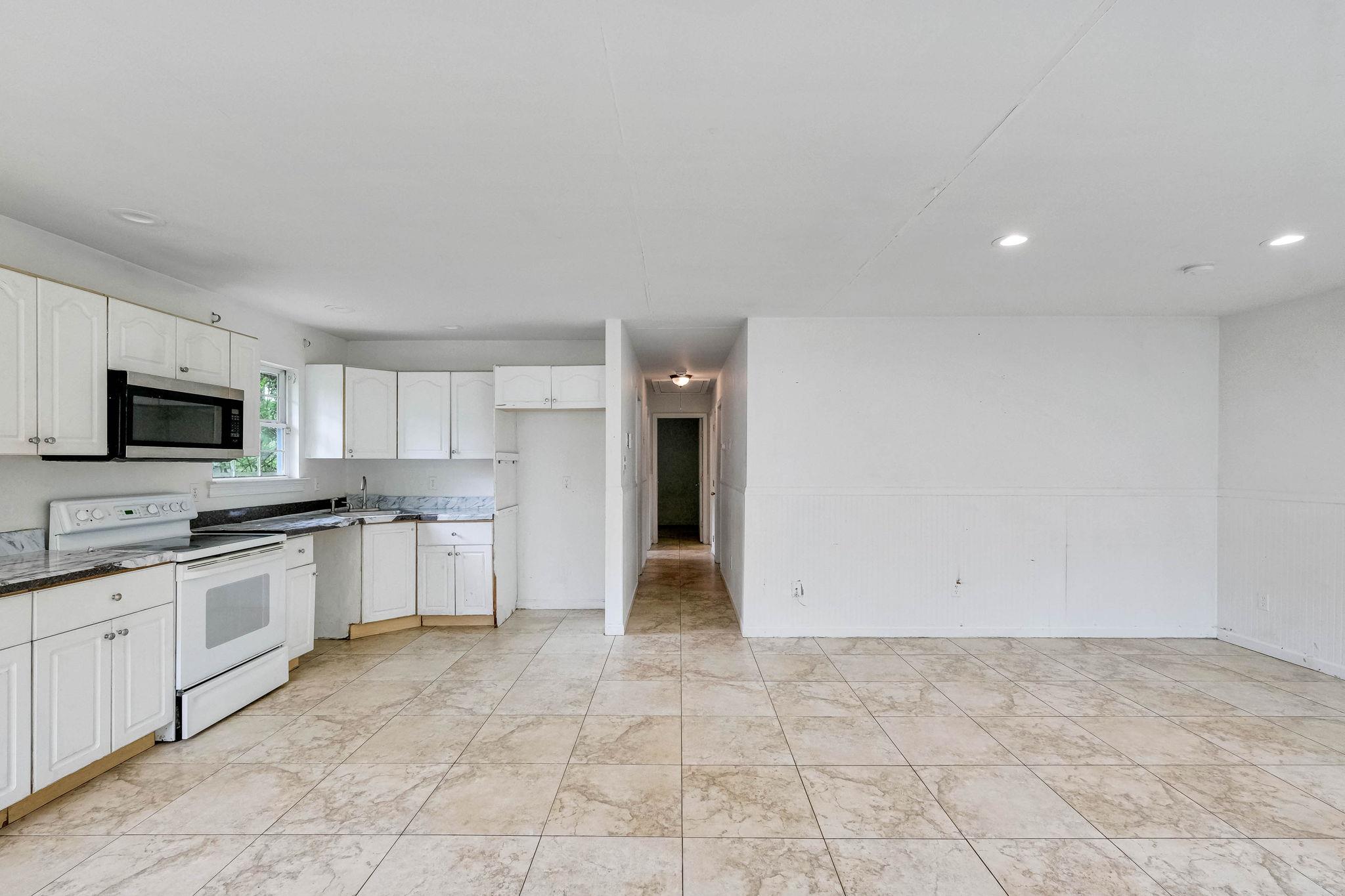 122 Eleanor Avenue, Mastic, New York image 4